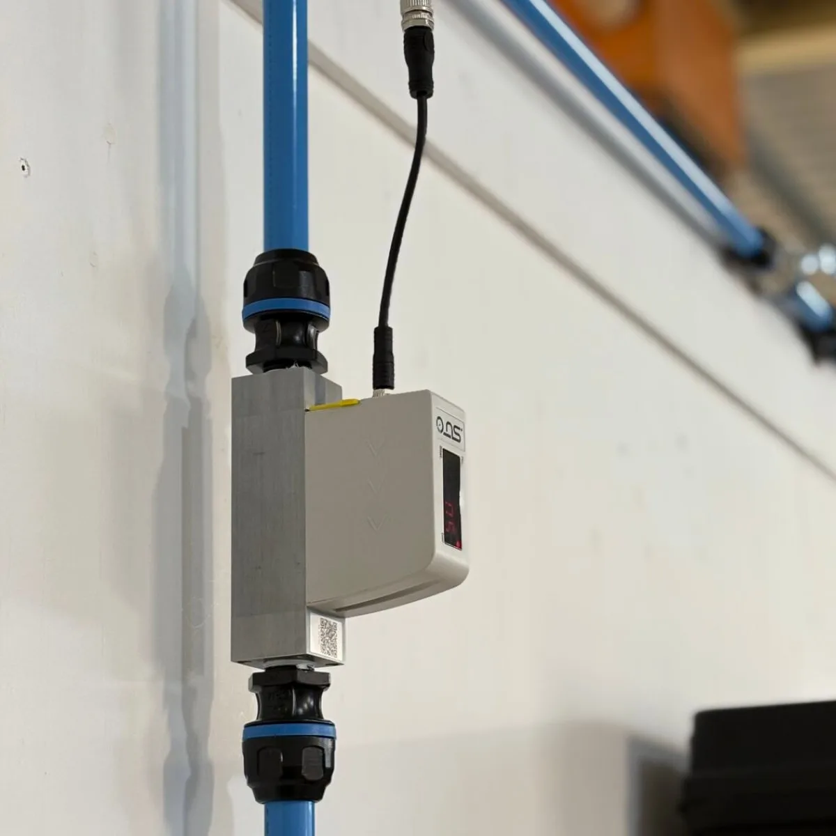 Compact vacuum flow meter for precise monitoring of performance vacuum pumps. - Image 2